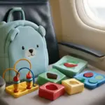 Quali giochi portare in viaggio con bambini piccoli? Oggetti leggeri che non si perdono mai